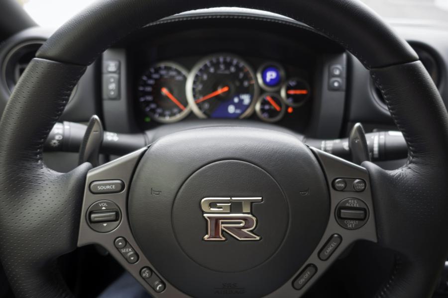  Nissan GT-R 45th Anniversary Gold Edition 2015 года  (фото 22 из 22)